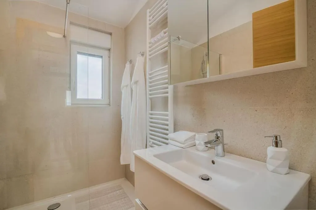 Modern Apartment Marko With Sea View Malinska